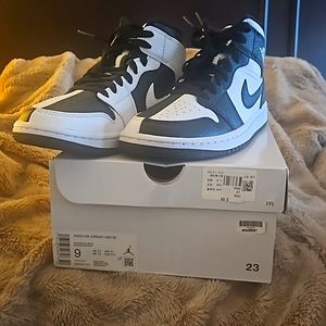 Air Jordans Womens 1 Mid SE